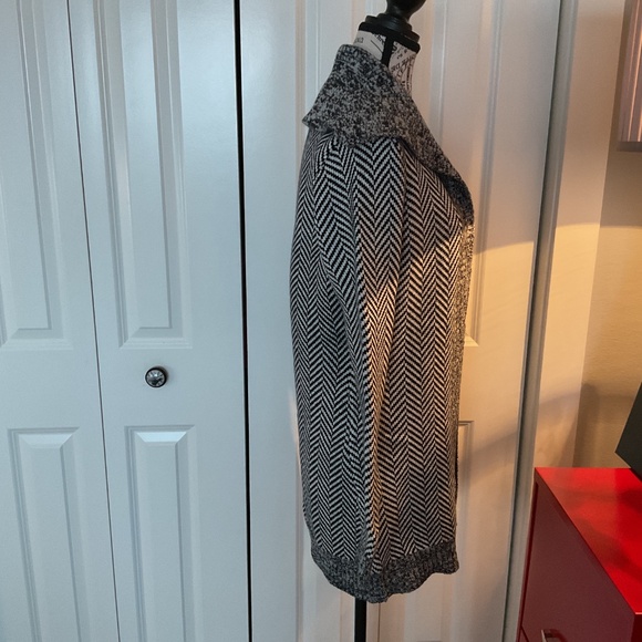 NWOT White House Black Market herringbone knit cardigan (XS) - Picture 11 of 13